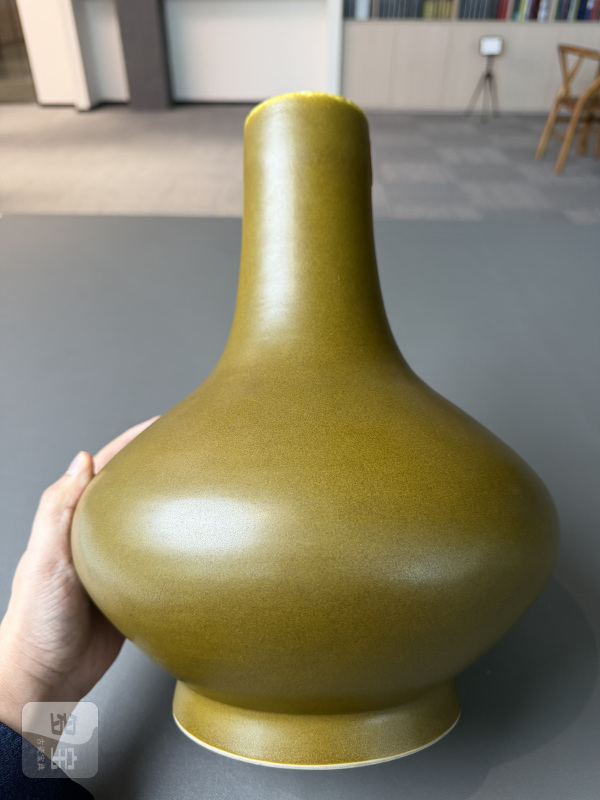 清光绪 茶叶末釉荸荠瓶 - 图5